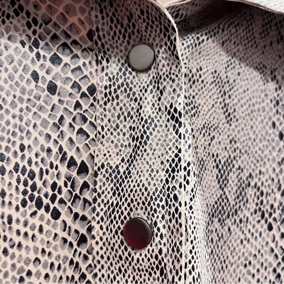 ATTITUDES by Renee • Snake Print Button Up Pullover Top • Size 2X - Picture 6 of 8